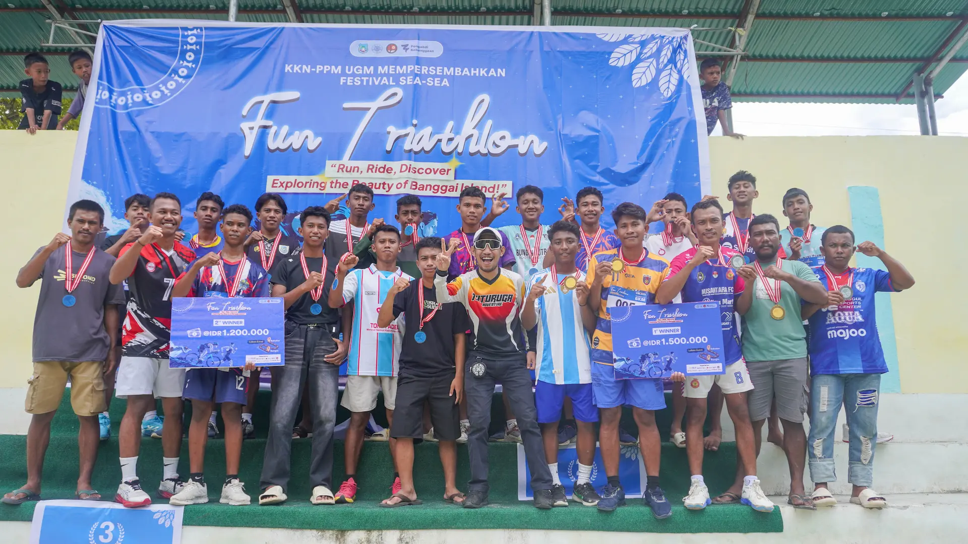 Dokumentasi suasana kegiatan dan acara Bupati Bangkep Resmikan Fun Triathlon 2025 di Bungin di Banggai Kepulauan - foto 3